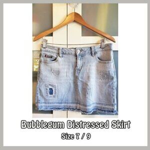 💥 Bubblegum Distressed Mini Jean Skirt – Size 7/9 💥